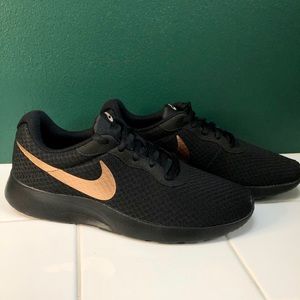 ✨NEW IN BOX Rose Gold/Black Nike Tanjun Sneakers✨